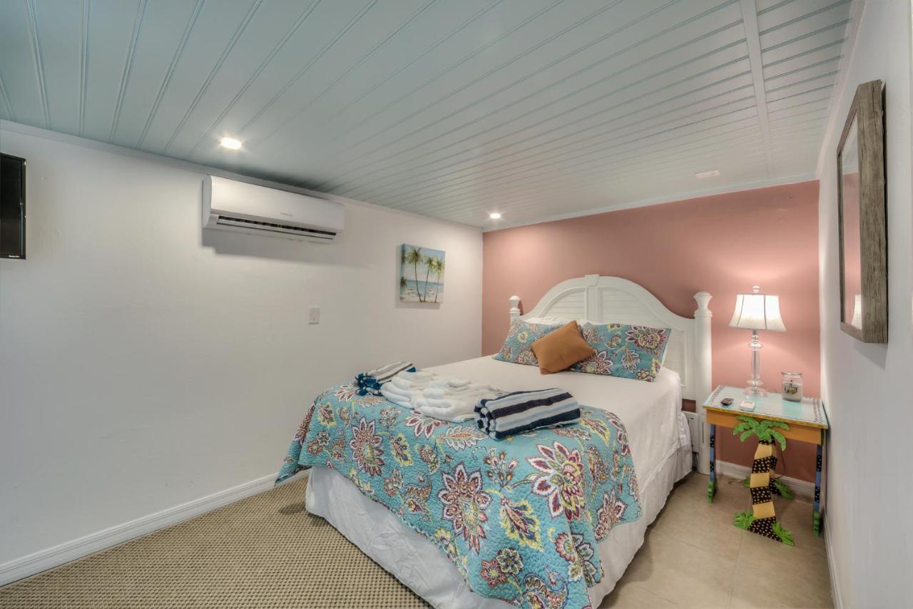 Matanzas Retreat On The Canal Fort Myers Beach Exterior photo