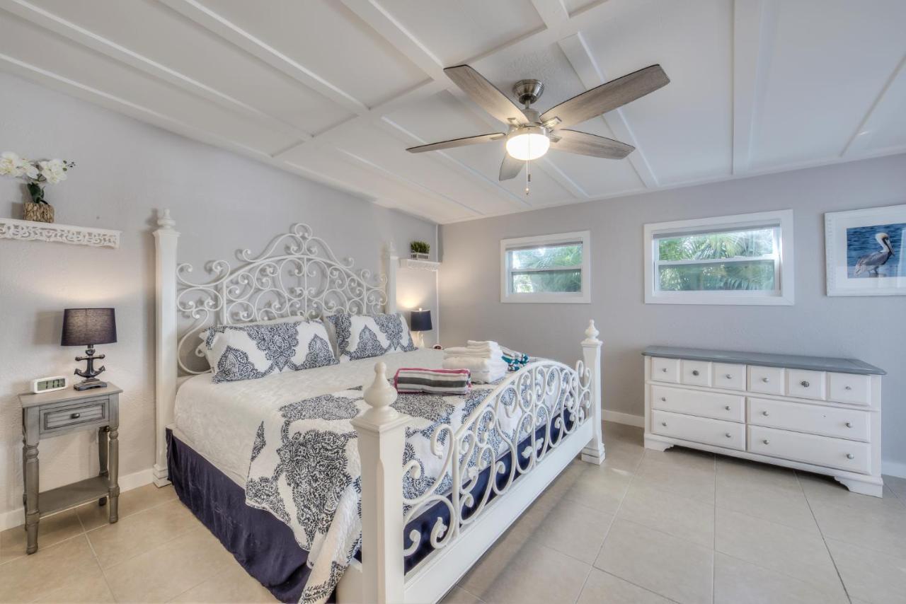 Matanzas Retreat On The Canal Fort Myers Beach Exterior photo
